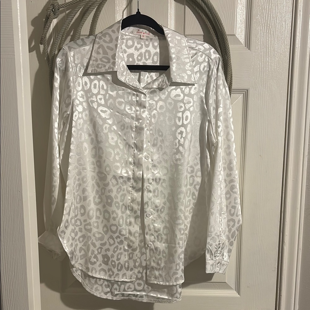 Chic White Animal Print Blouse